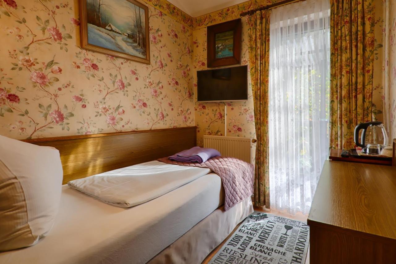 Waldschloesschen Bed and Breakfast Mittenwalde Rum bild
