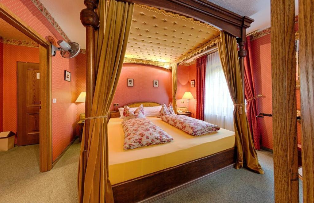 Waldschloesschen Bed and Breakfast Mittenwalde Rum bild