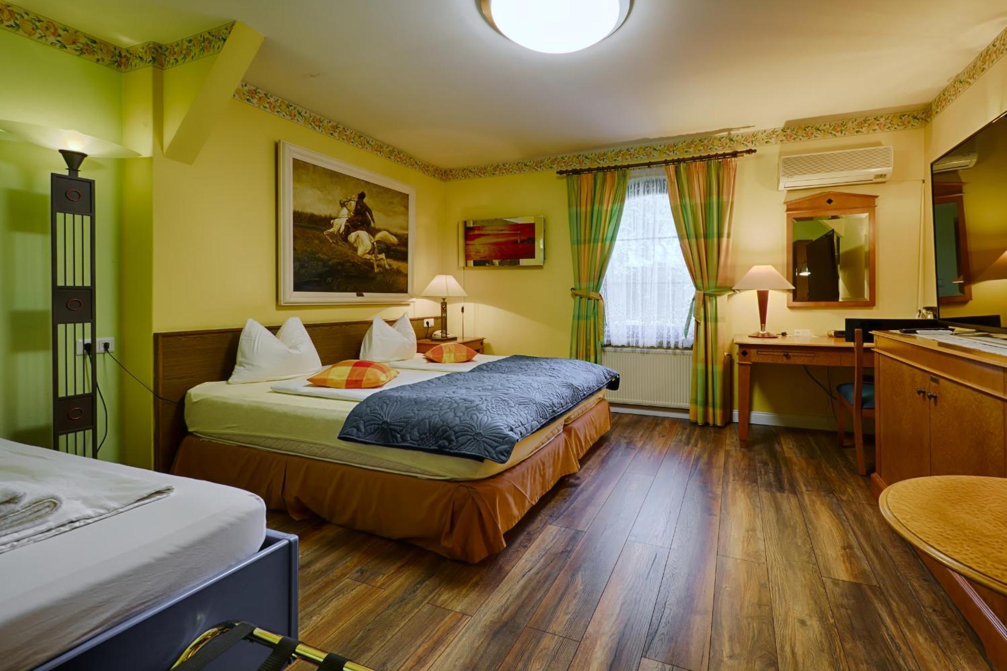 Waldschloesschen Bed and Breakfast Mittenwalde Rum bild