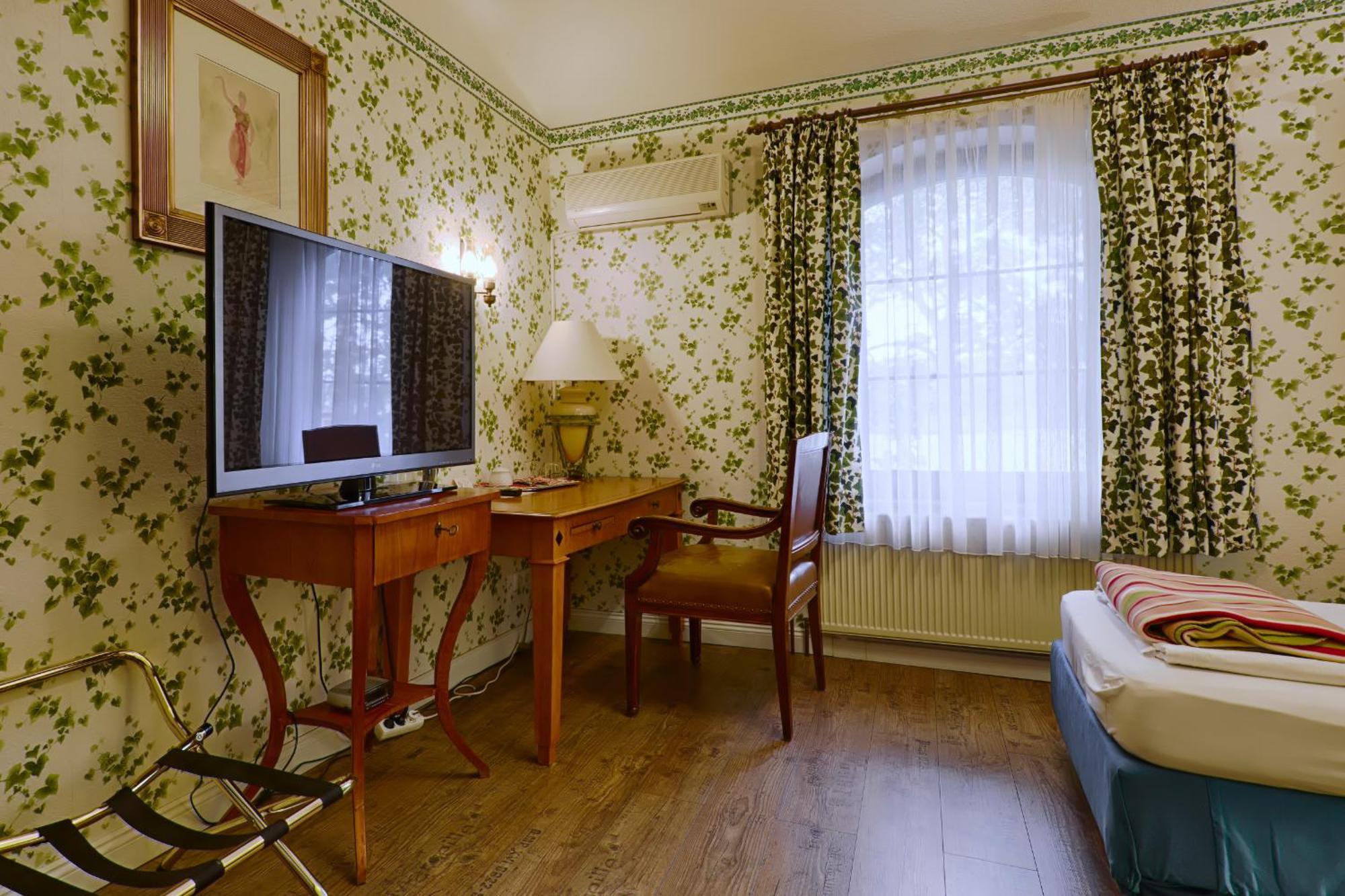 Waldschloesschen Bed and Breakfast Mittenwalde Rum bild